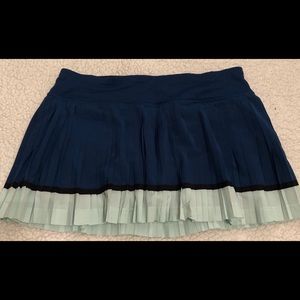 Lululemon Athletica Pleated Tennis/Run Skirt sz 8